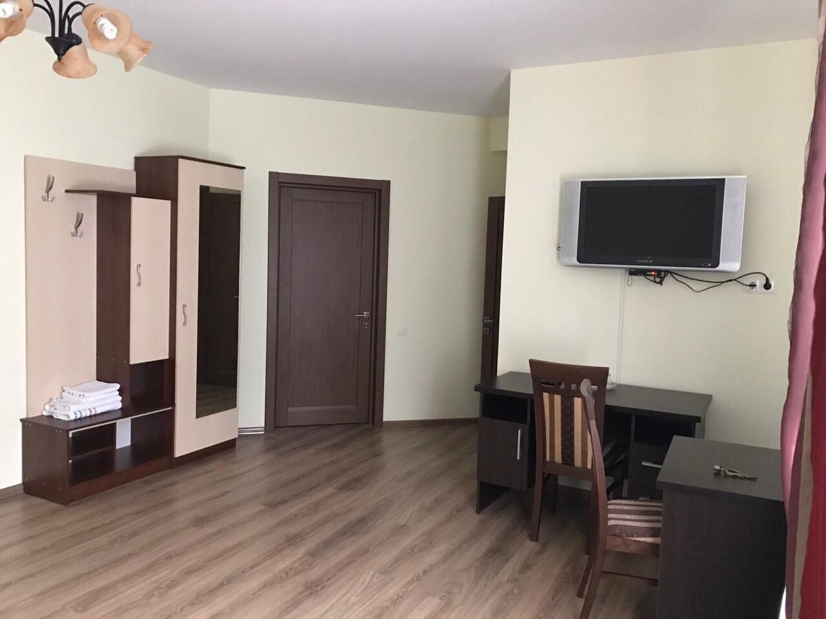Hotel Karpaty イヴァーノ＝フランキーウシク エクステリア 写真